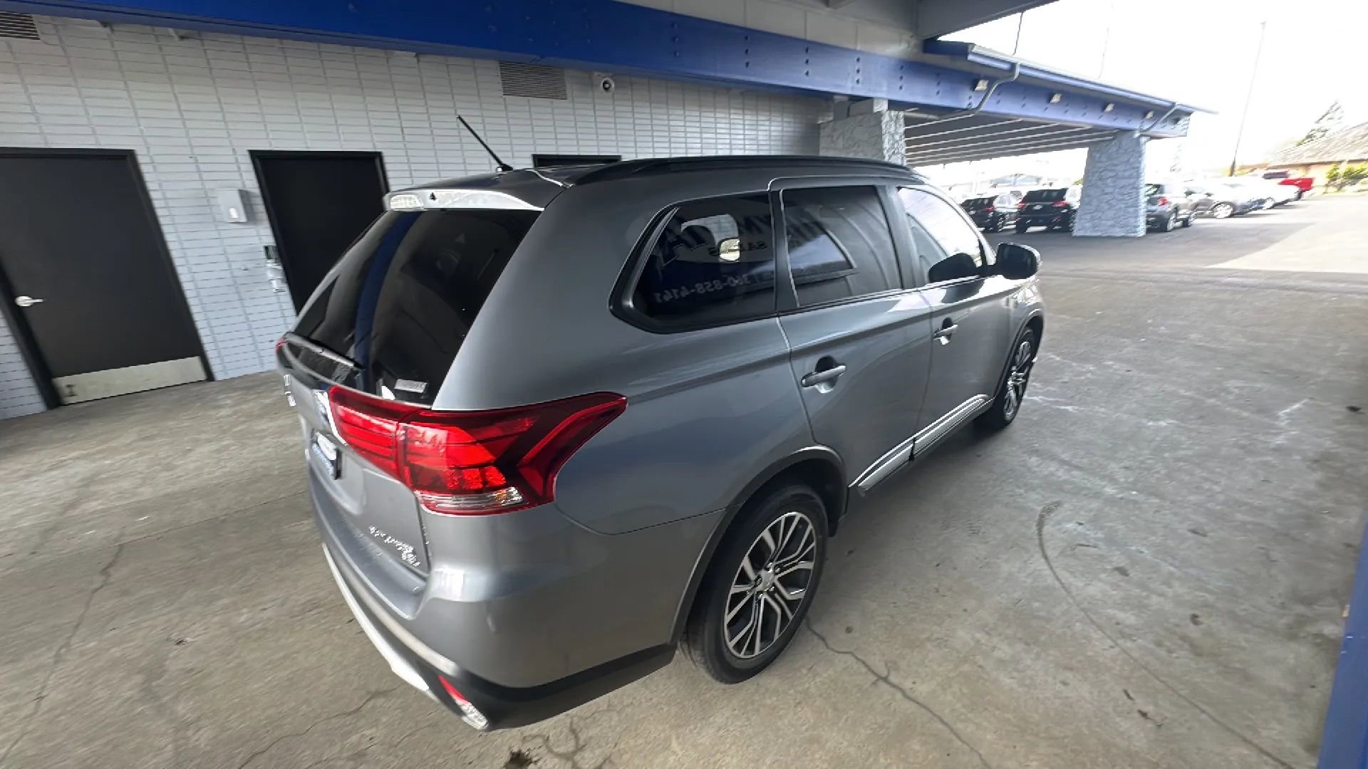 Used 2016 Mitsubishi Outlander SEL AWD/4WD image 16