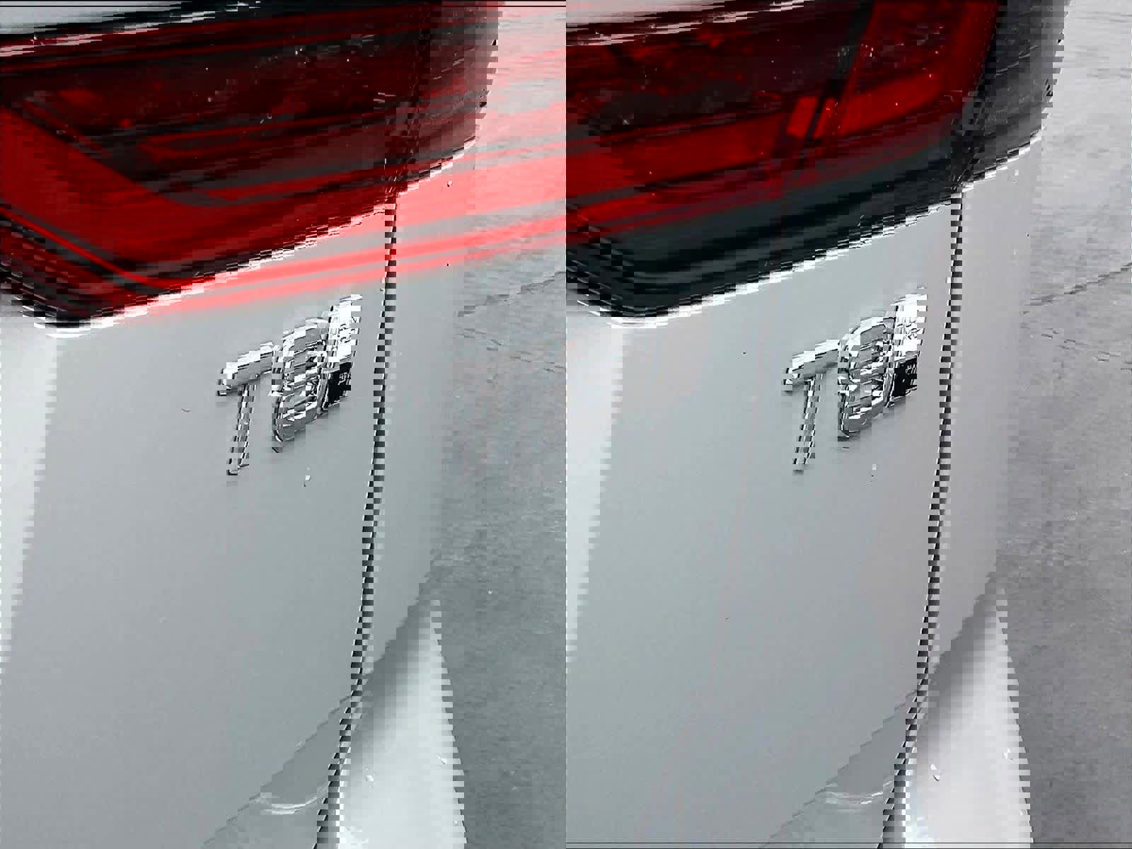 New 2026 Volvo XC60 T8 Plus w/ Climate Package image 26