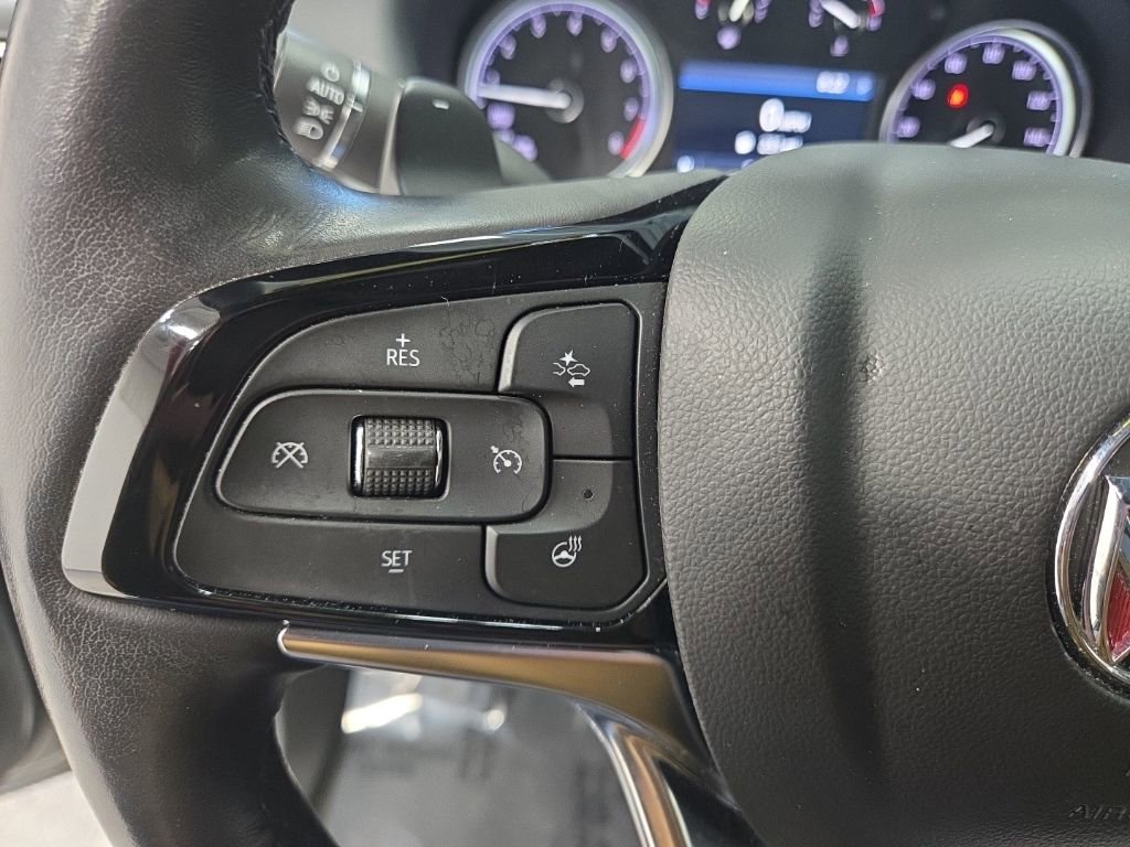 Used 2023 Buick Enclave Essence image 14