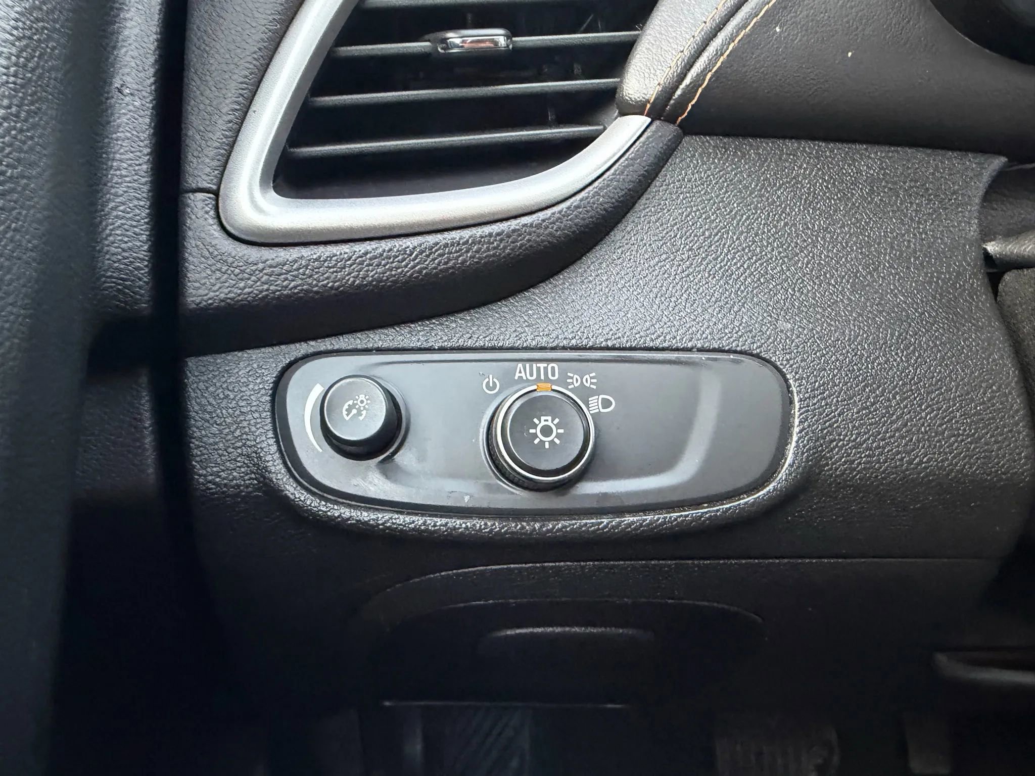 Used 2019 Chevrolet Trax LT w/ Driver Confidence Package image 23