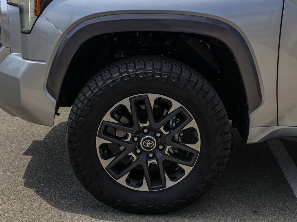 Used 2024 Toyota Tundra Limited AWD/4WD image 11