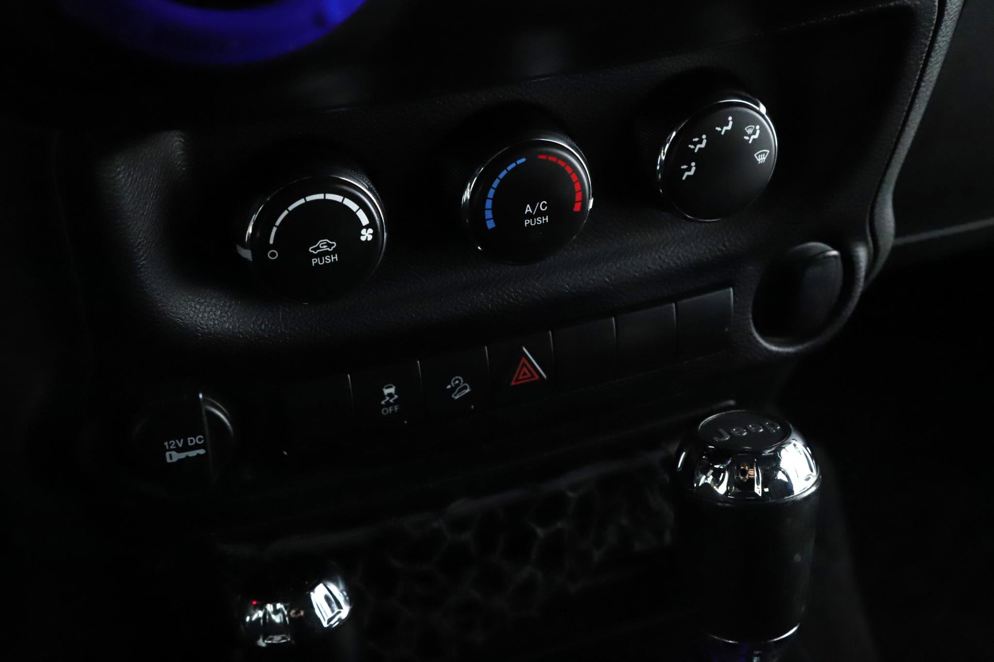 Used 2016 Jeep Wrangler Unlimited Sport w/ Connectivity Group image 11