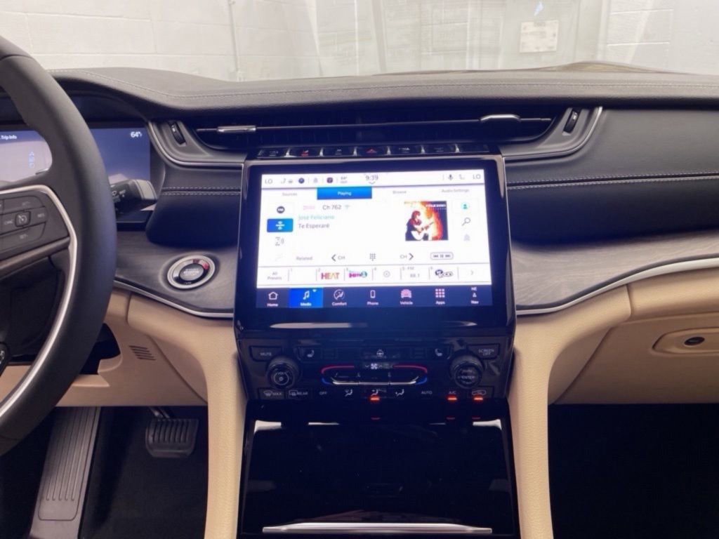 New 2025 Jeep Grand Cherokee Limited w/ MOPAR Finishing Package image 10