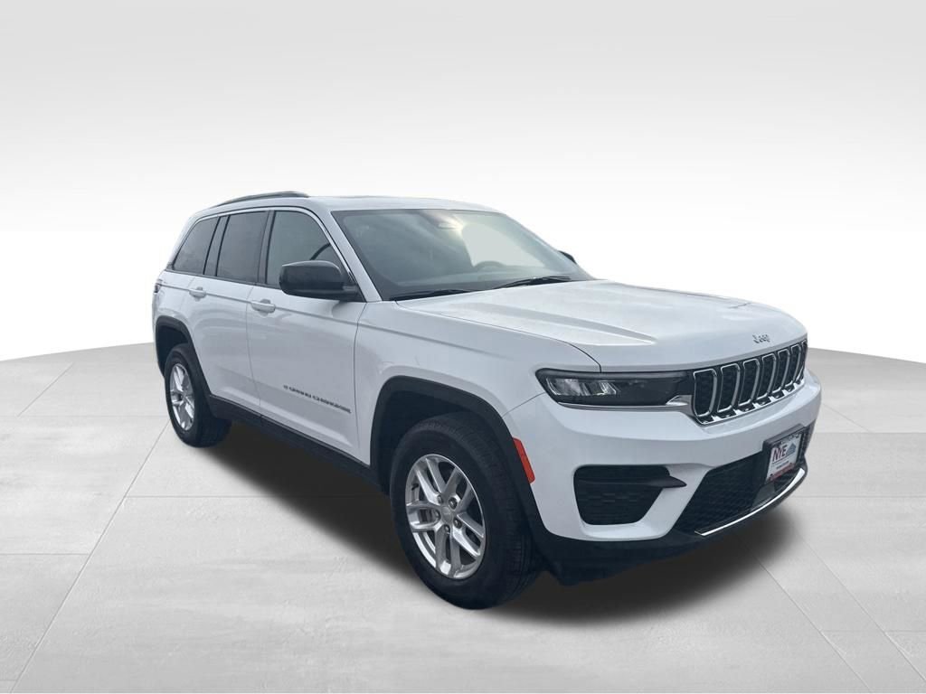 Used 2025 Jeep Grand Cherokee Laredo X image 7