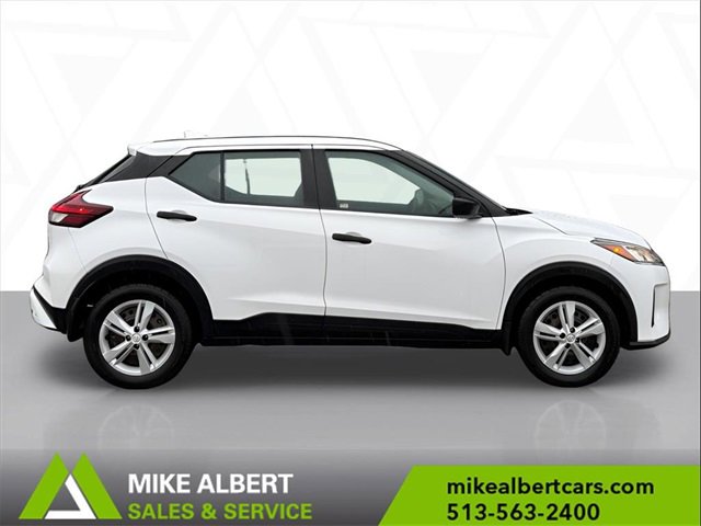 Used 2022 Nissan Kicks S image 3