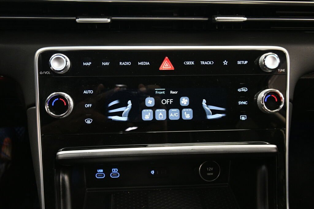 Used 2025 Genesis GV80 2.5T Standard AWD/4WD image 17