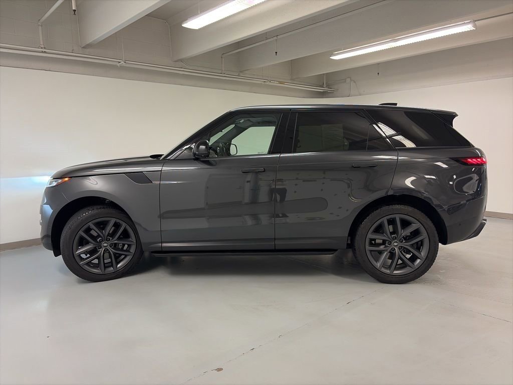 Used 2024 Land Rover Range Rover Sport SE AWD/4WD image 4