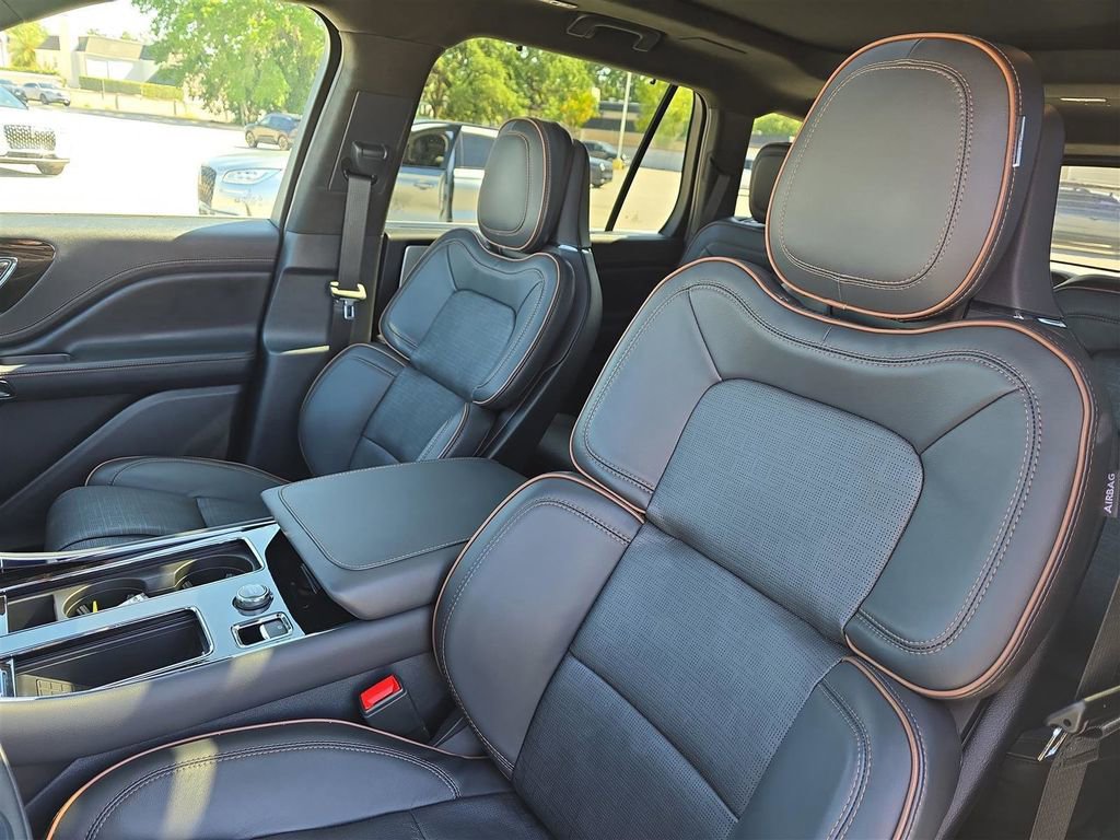Used 2025 Lincoln Aviator Black Label AWD/4WD image 18