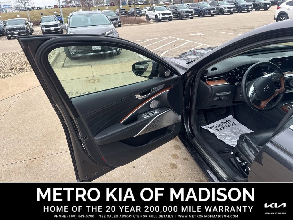 Used 2020 Kia K900 Luxury w/ VIP Package image 12