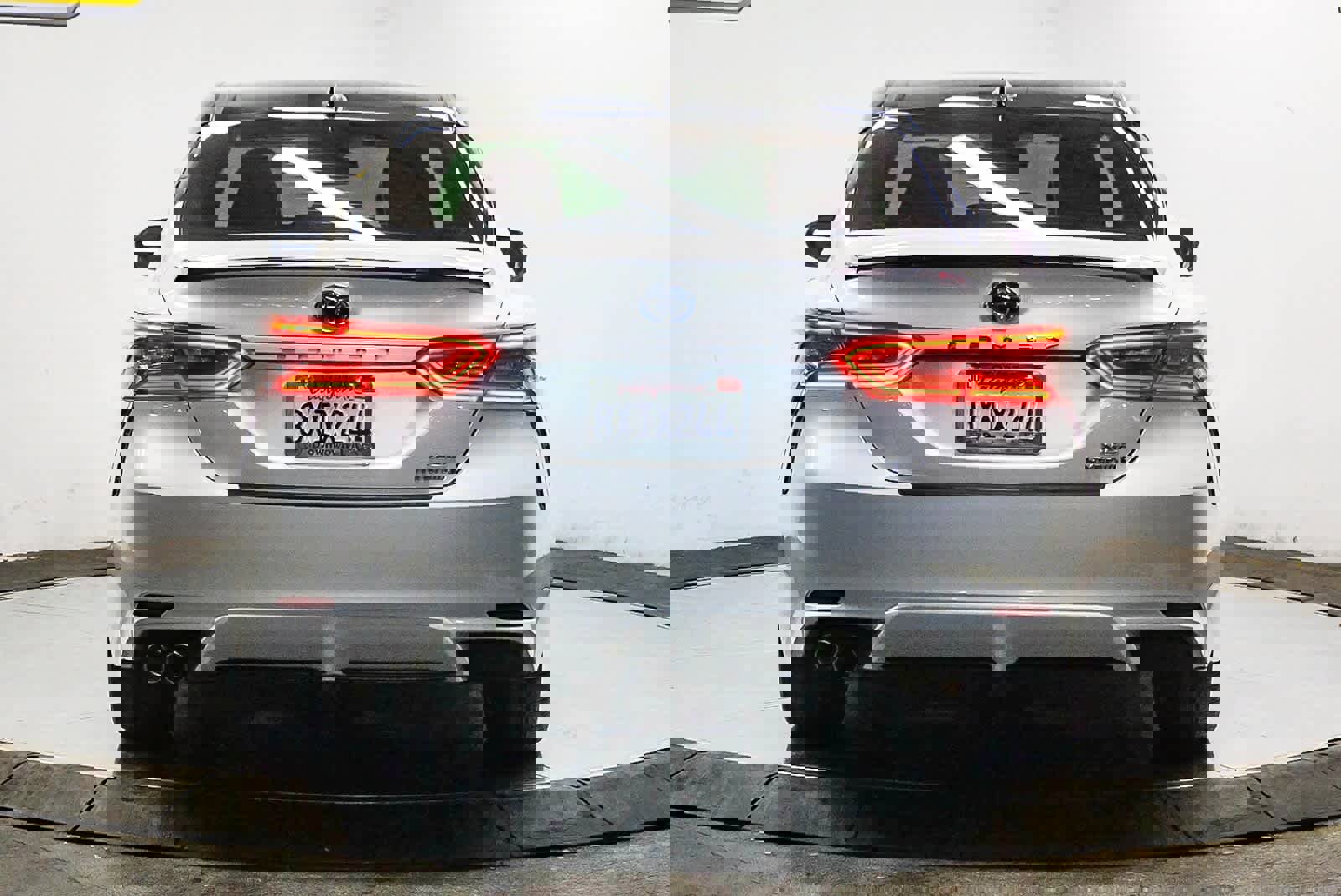 Used 2021 Toyota Camry XSE image 3