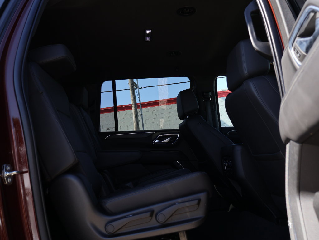 Used 2022 Chevrolet Suburban LT w/ Luxury Package AWD/4WD image 13