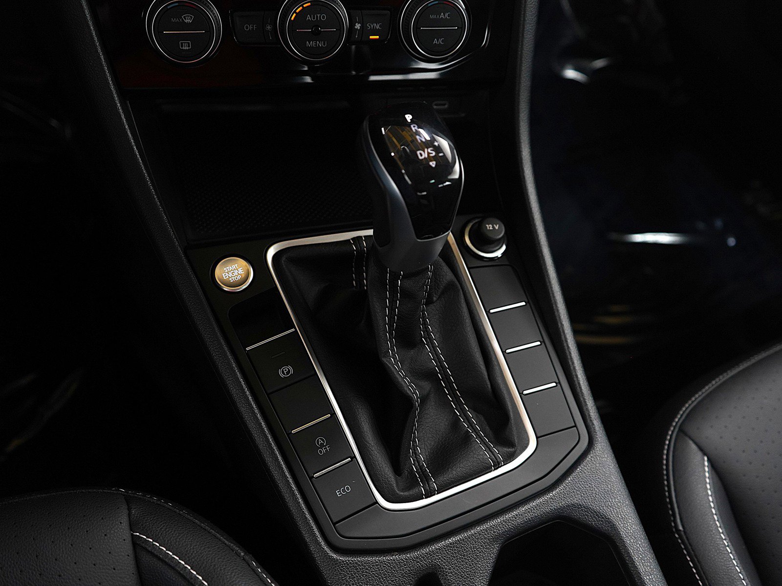 Used 2023 Volkswagen Jetta SE w/ Panoramic Sunroof Package image 21