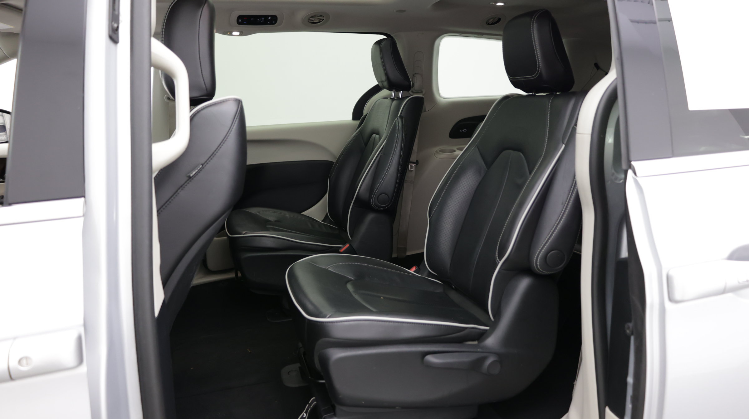 Used 2023 Chrysler Pacifica Limited FWD image 28