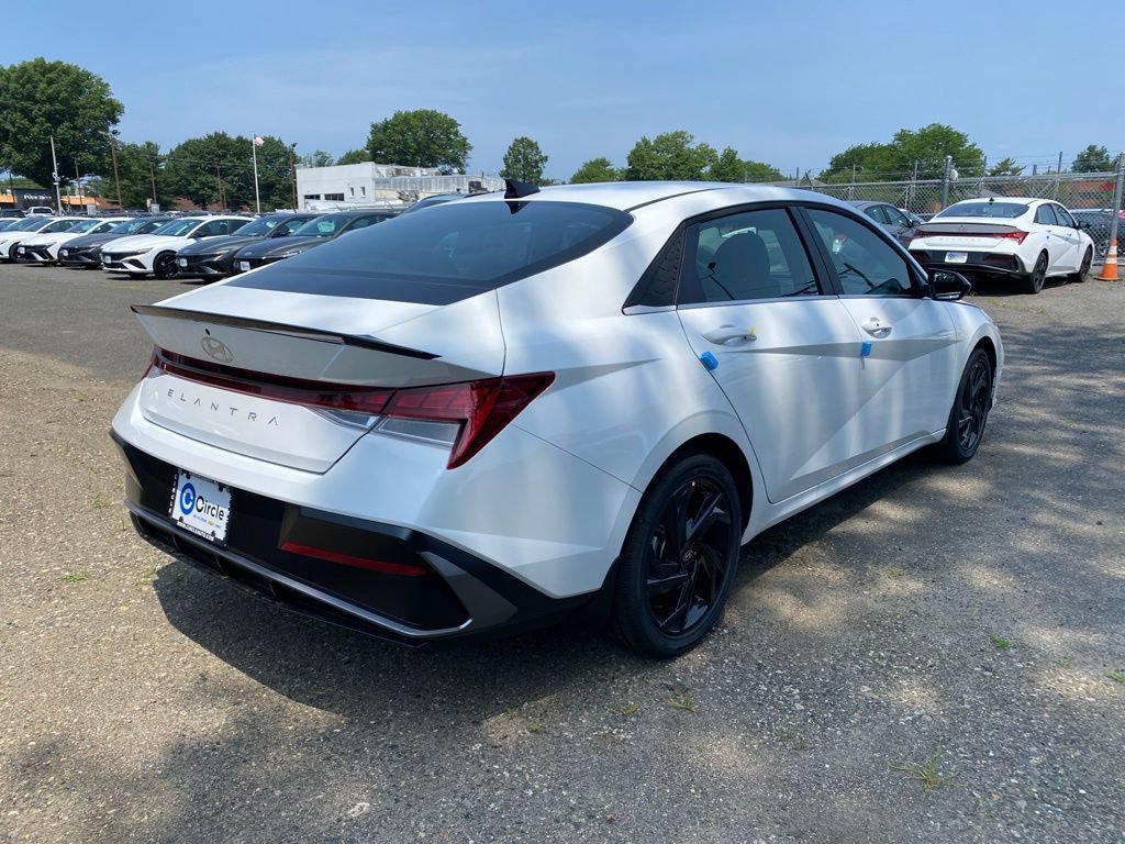 New 2026 Hyundai Elantra SEL Sport Premium FWD image 4