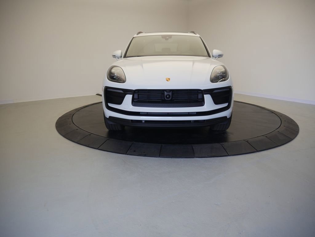 New 2026 Porsche Macan AWD/4WD image 10