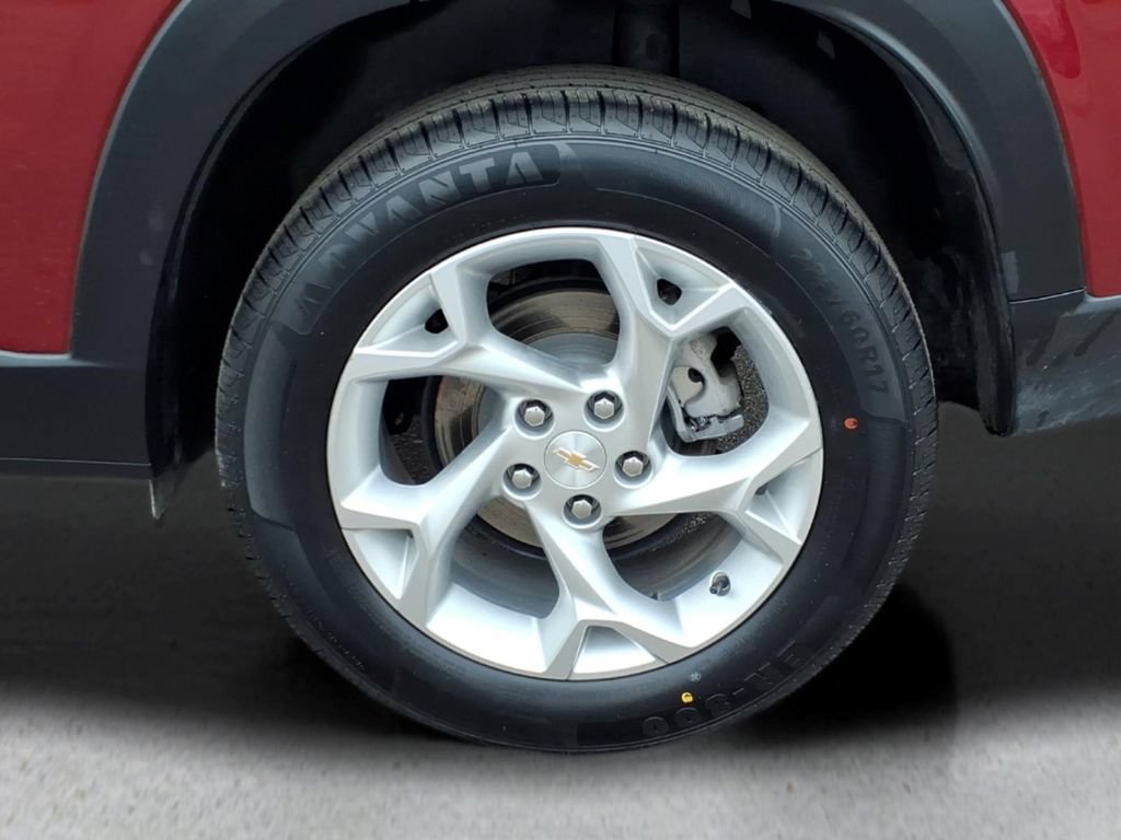 Used 2024 Chevrolet Trax LS w/ LS Convenience Package FWD image 24
