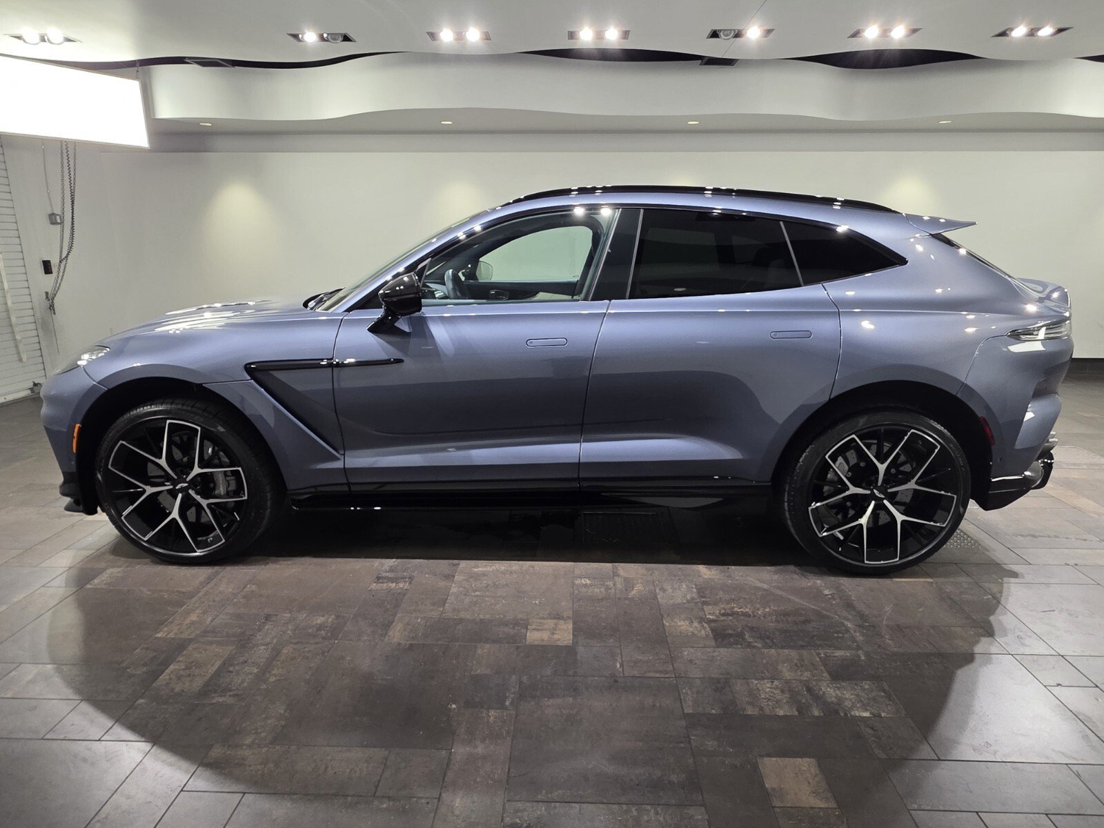 Used 2025 Aston Martin DBX 707 AWD/4WD image 21