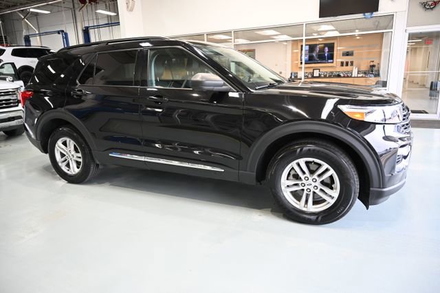 Used 2022 Ford Explorer XLT w/ Equipment Group 202A image 4