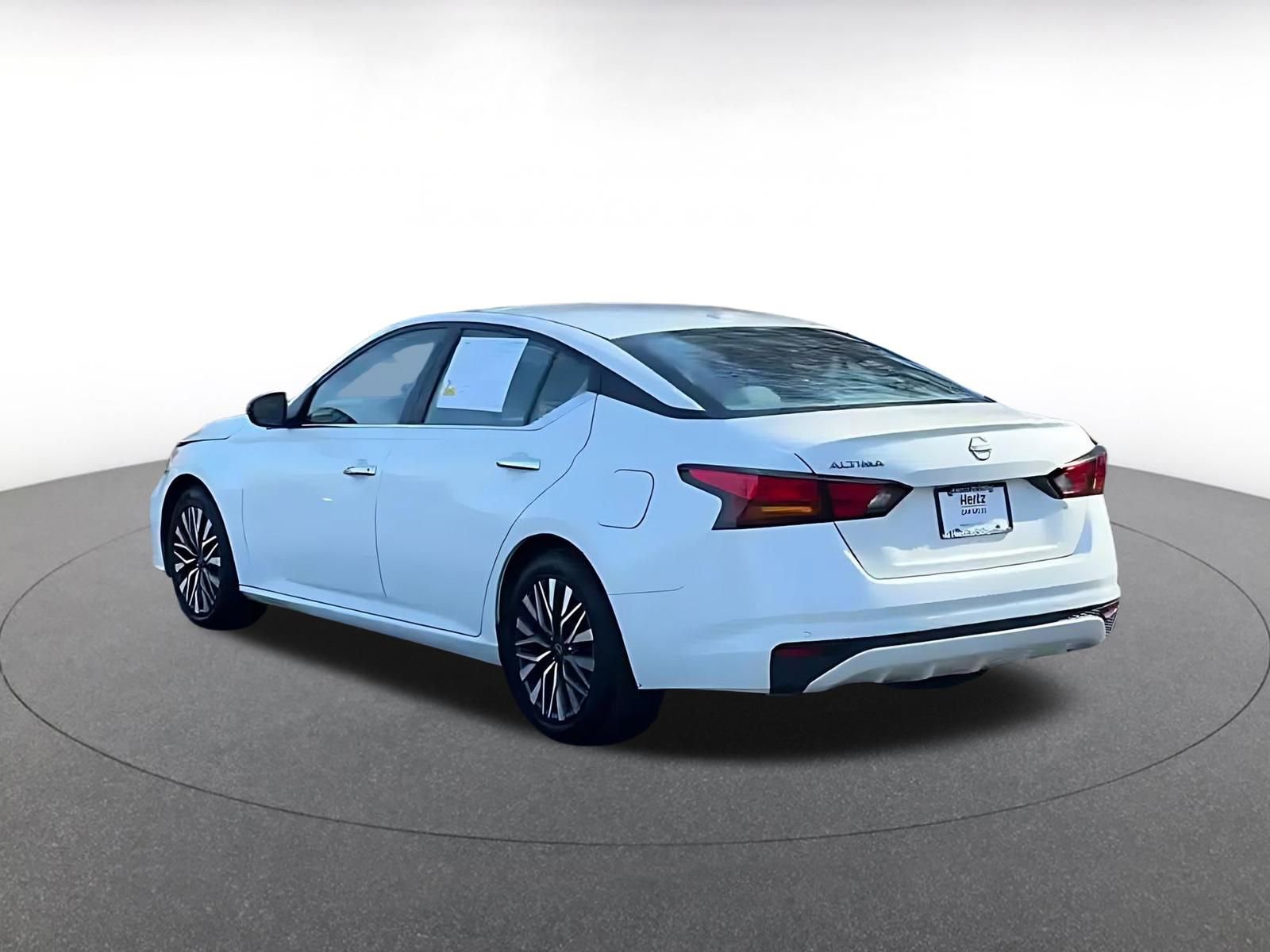 Used 2025 Nissan Altima 2.5 SV image 9