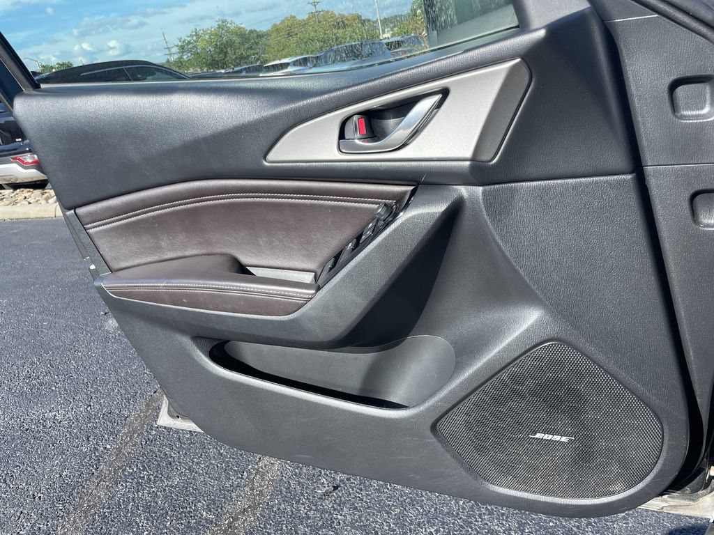 Used 2018 MAZDA MAZDA3 Touring FWD image 20