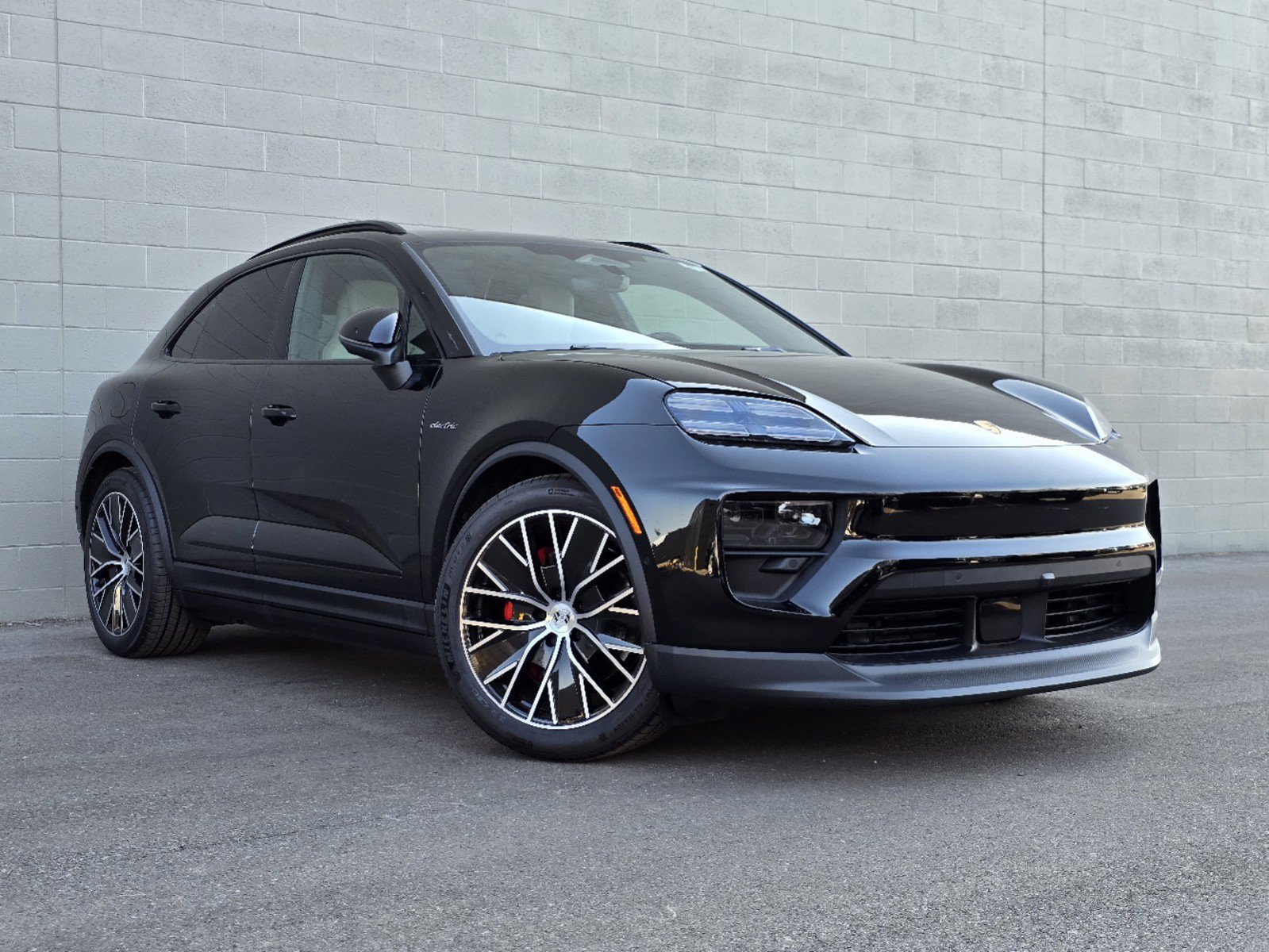 New 2025 Porsche Macan 4S Electric AWD/4WD image 7