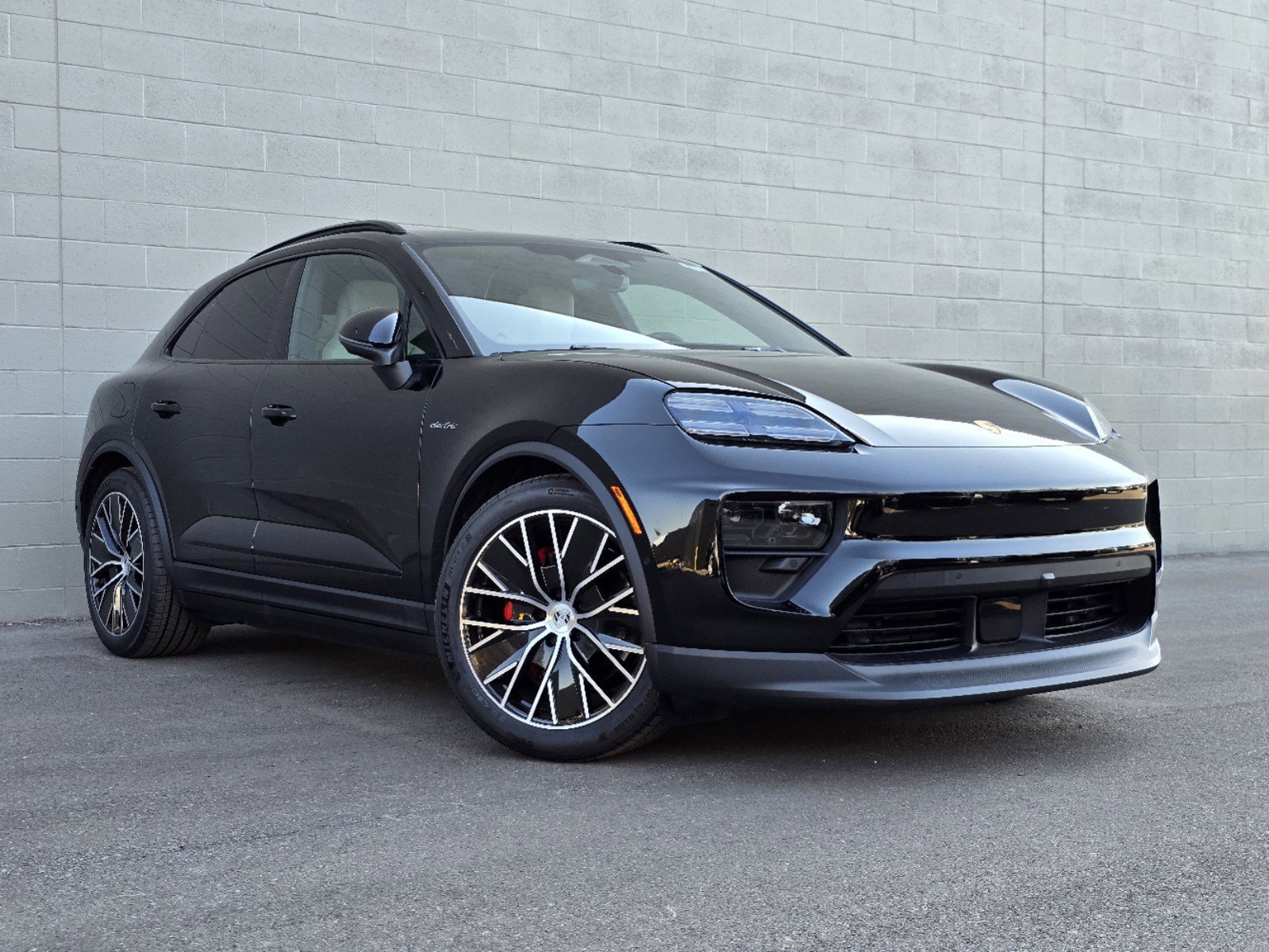 New 2025 Porsche Macan 4S Electric image 7