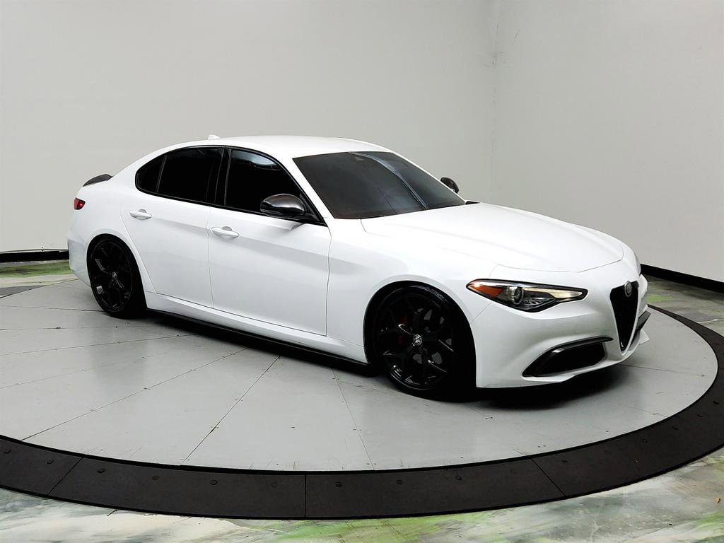 Used 2020 Alfa Romeo Giulia w/ Nero Edizione image 3