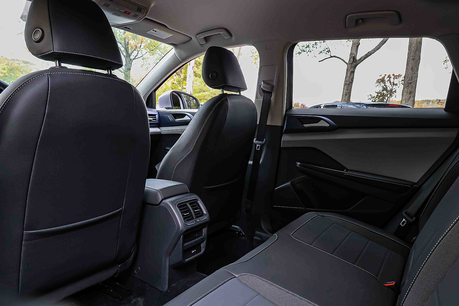 Used 2024 Volkswagen Taos SE image 23