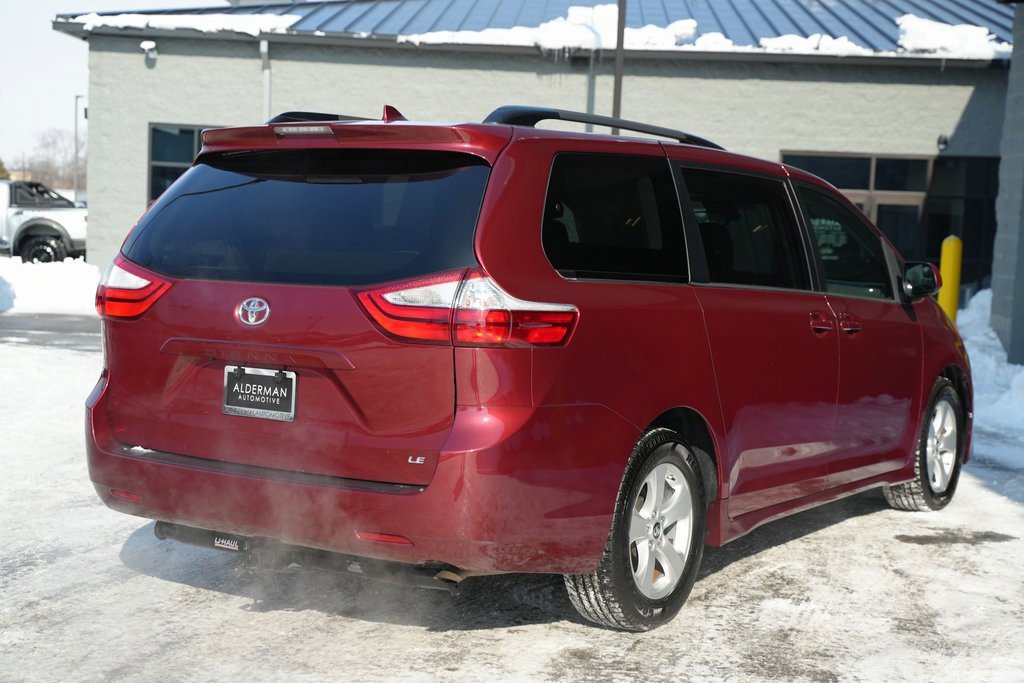 Used 2018 Toyota Sienna LE image 18