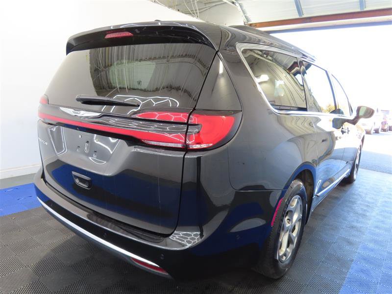 Used 2022 Chrysler Pacifica Limited image 6