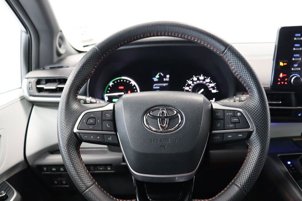 Used 2023 Toyota Sienna XSE w/ XSE Plus Package FWD image 18