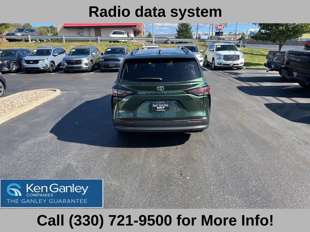 Used 2023 Toyota Sienna XLE image 12