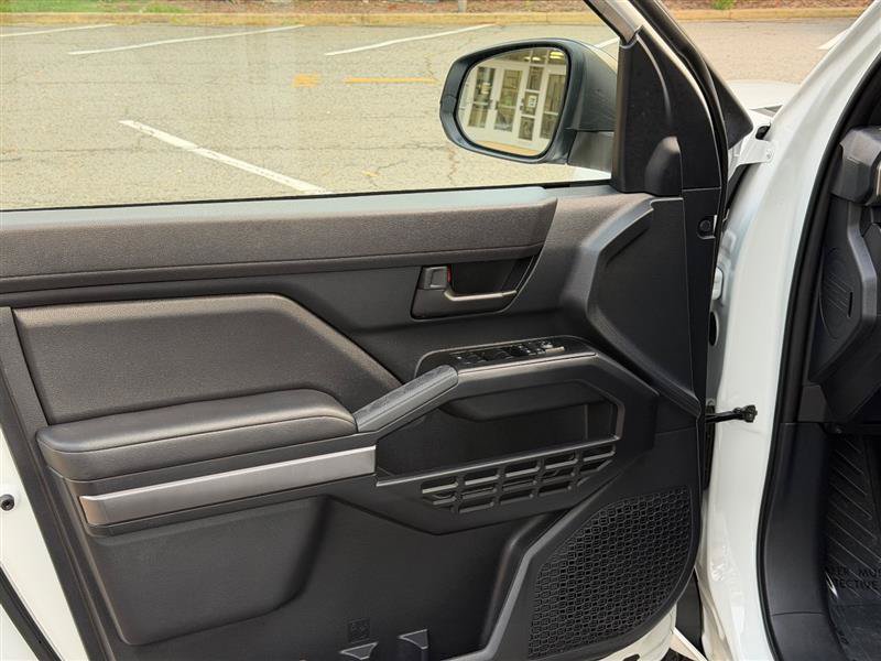 Used 2025 Toyota 4Runner SR5 AWD/4WD image 35