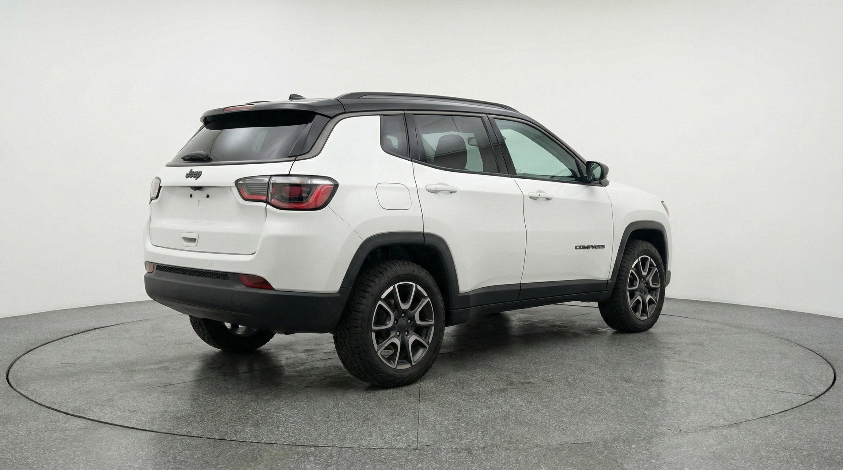 Used 2025 Jeep Compass Trailhawk AWD/4WD image 9