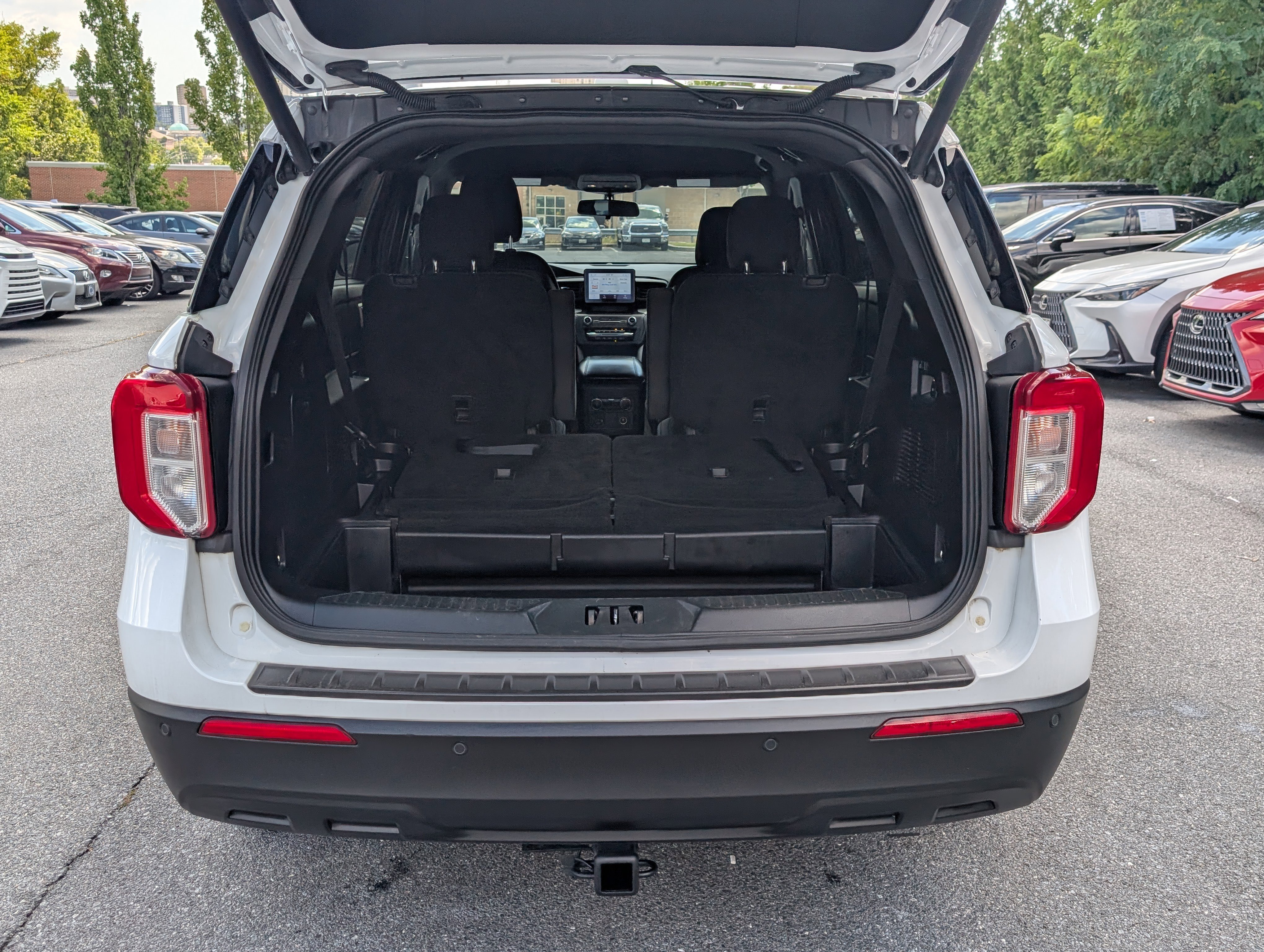 Used 2020 Ford Explorer XLT image 14