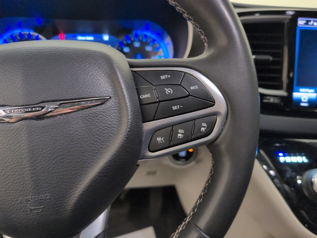 Used 2022 Chrysler Pacifica Touring-L FWD image 36