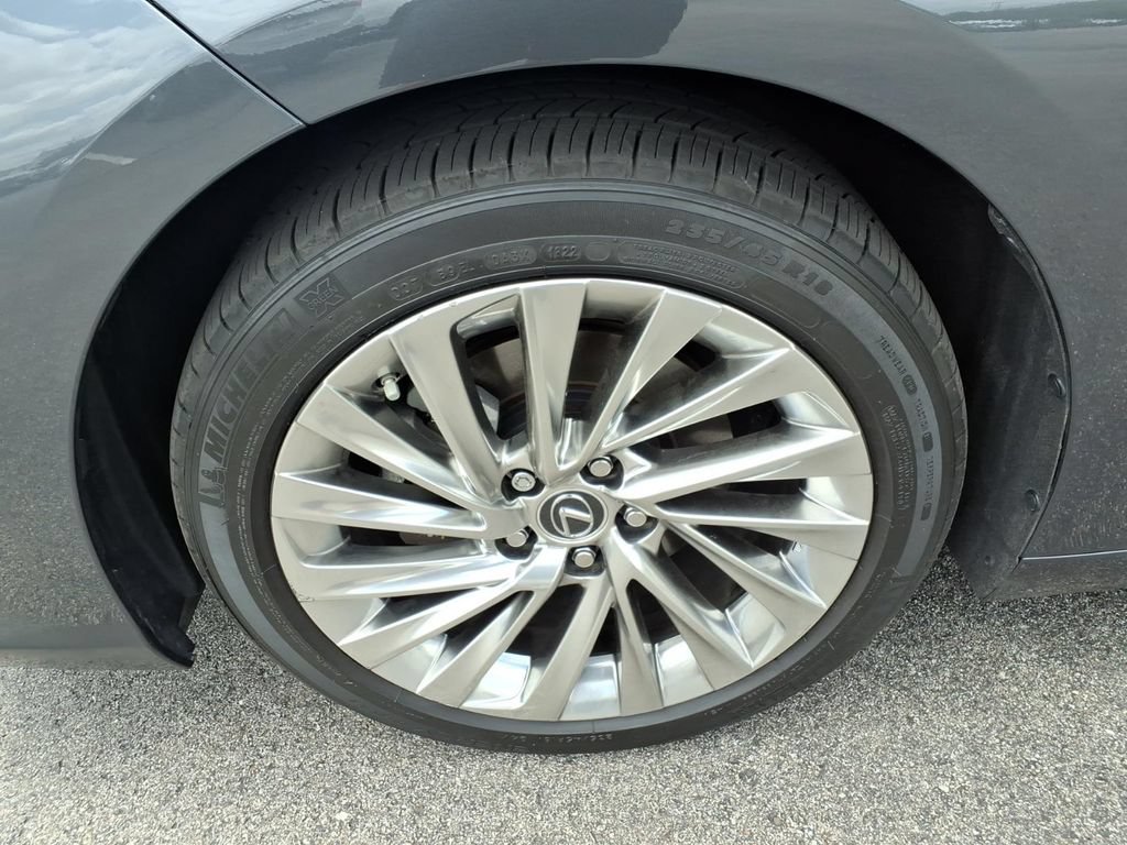 Used 2022 Lexus ES 300h w/ Accessory Package FWD image 10