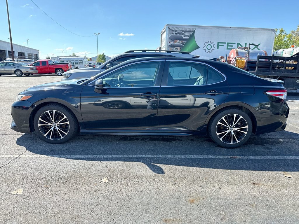 Used 2020 Toyota Camry SE FWD image 2