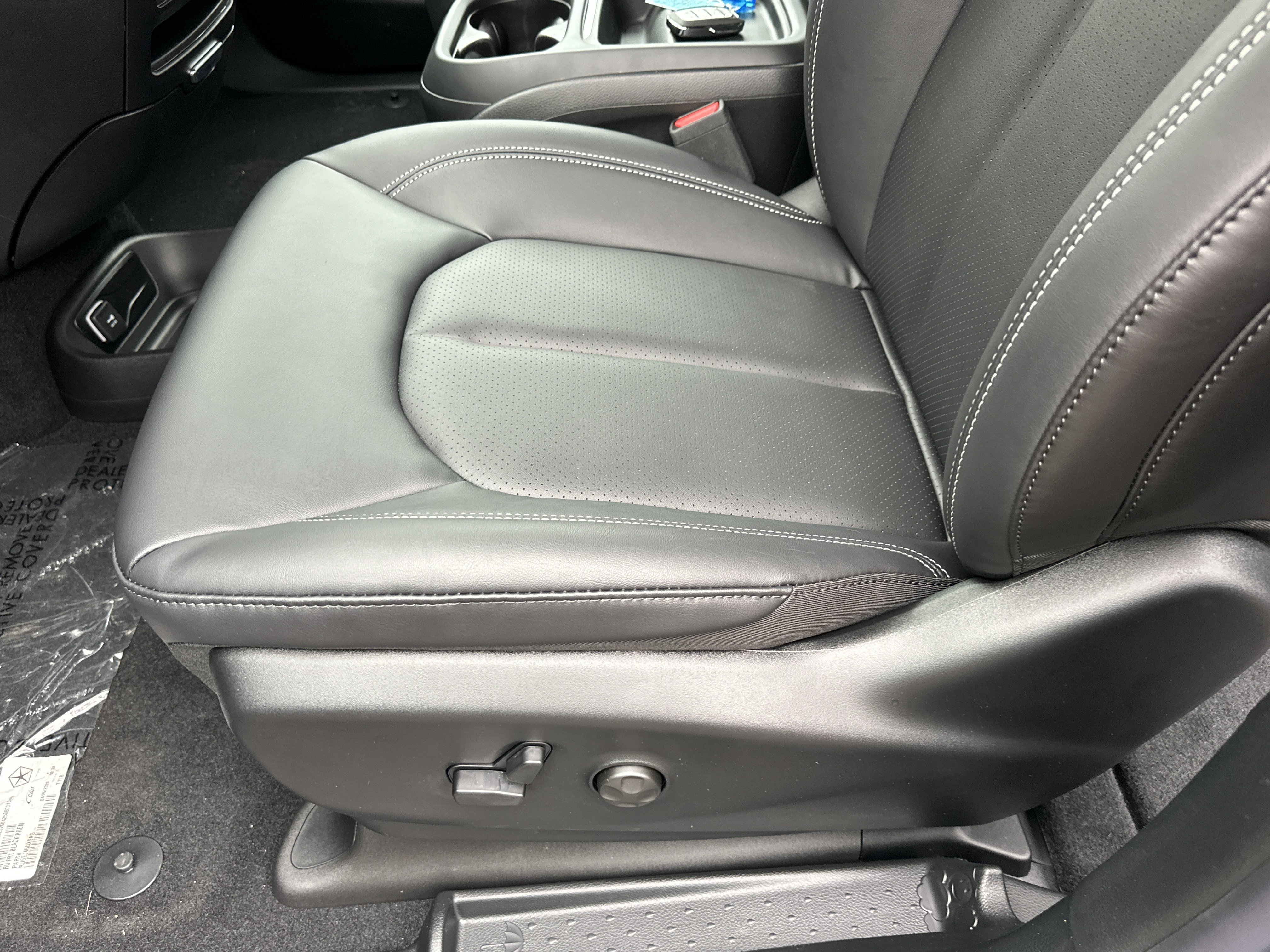 New 2027 Chrysler Pacifica Select FWD image 26