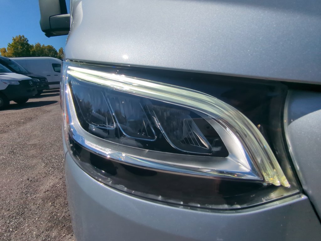 Used 2025 Mercedes-Benz Sprinter 2500 image 21