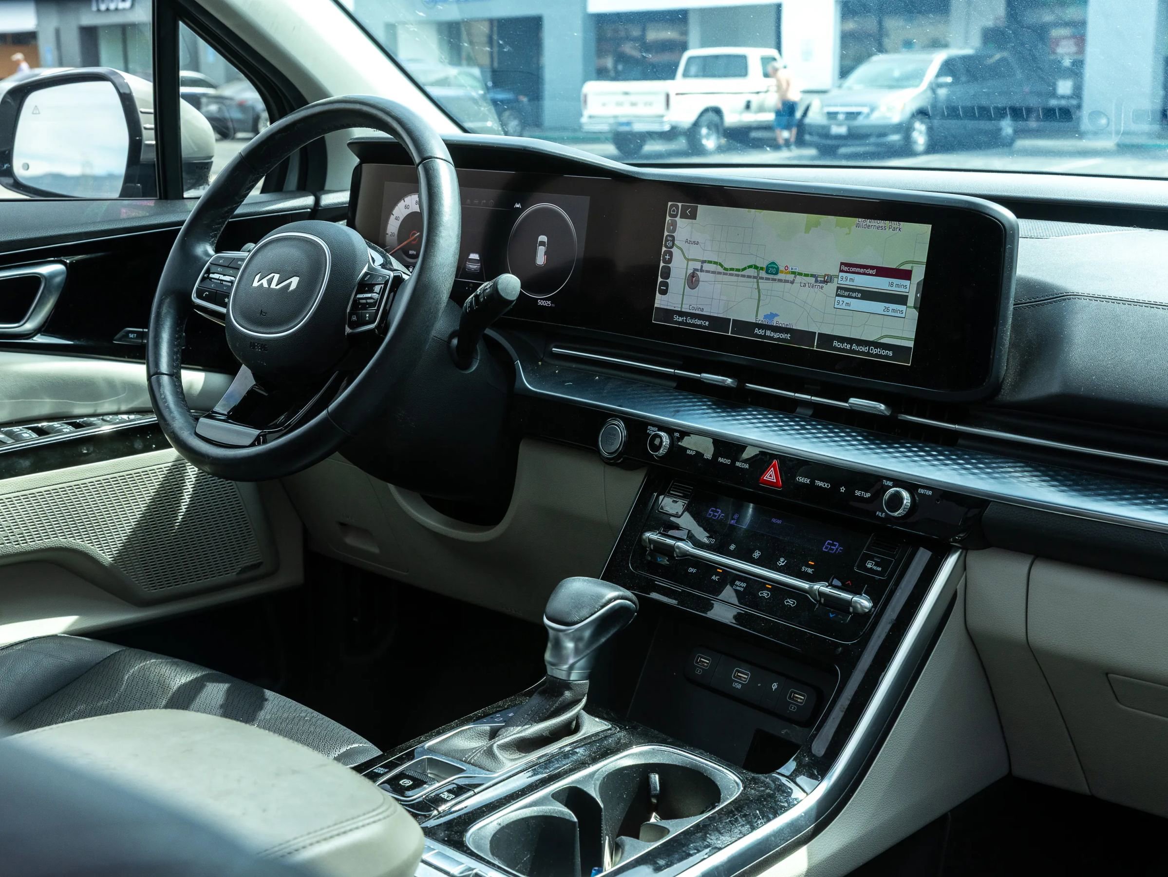 Used 2022 Kia Carnival SX Prestige image 39