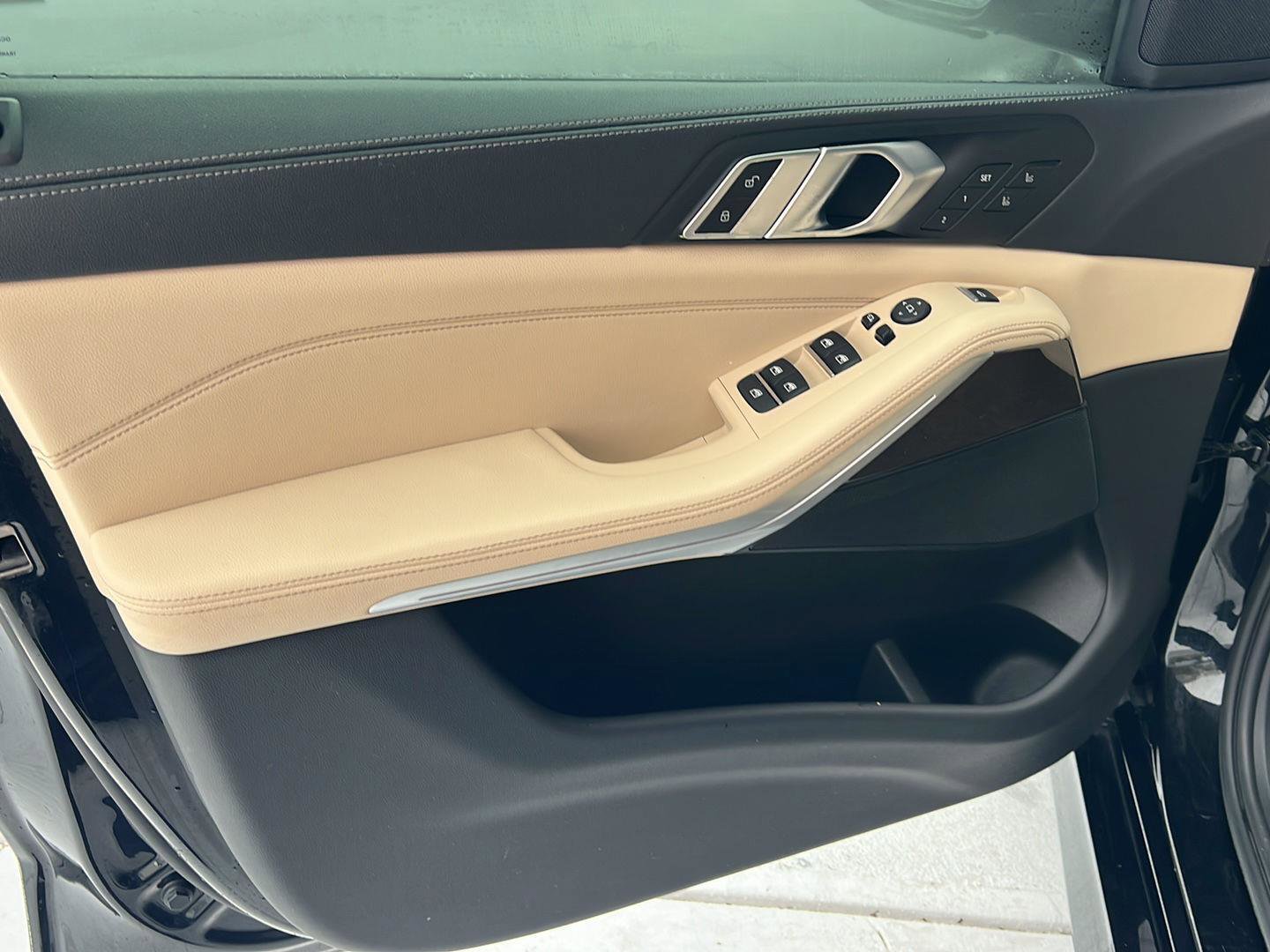 Certified 2022 BMW X5 xDrive40i w/ M Sport Package image 17