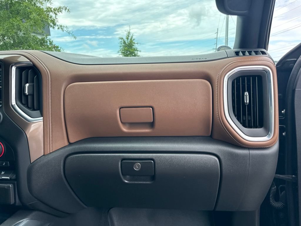 Used 2020 Chevrolet Silverado 1500 High Country w/ Technology Package AWD/4WD image 16