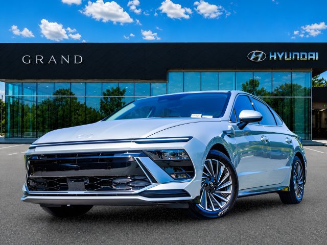 Certified 2025 Hyundai Sonata SEL FWD image 1