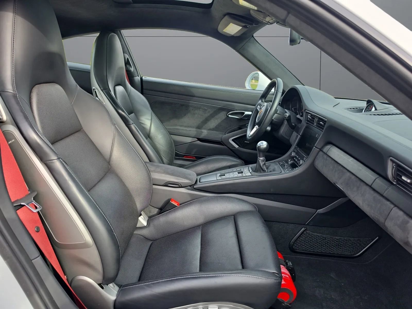 Used 2019 Porsche 911 Carrera 4 GTS image 15