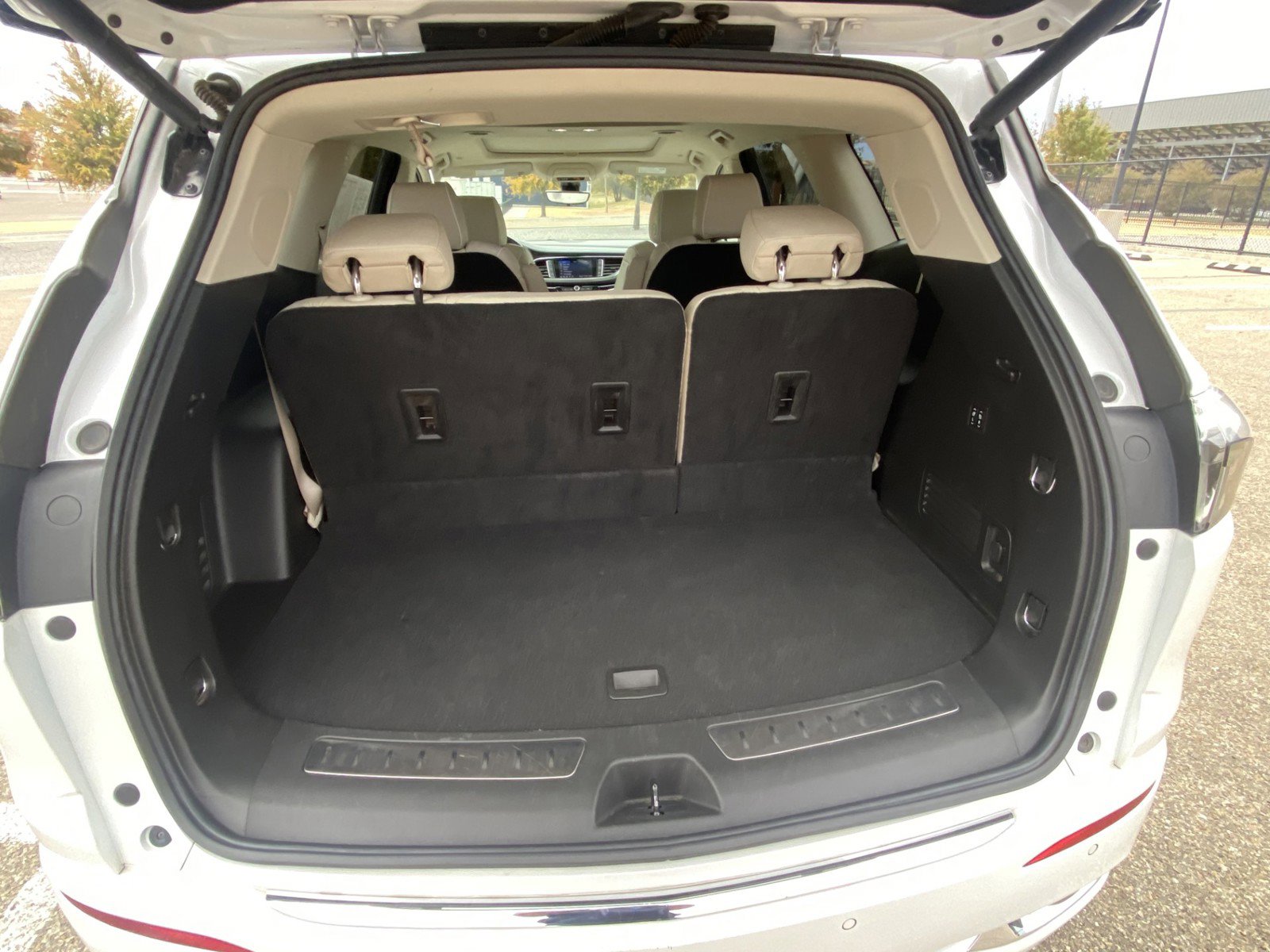 Used 2022 Buick Enclave Avenir w/ Avenir Technology Package AWD/4WD image 17