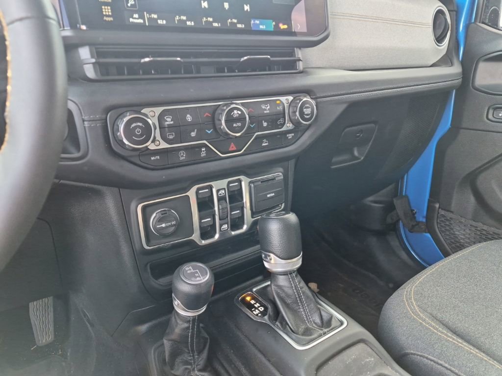 Used 2024 Jeep Wrangler Unlimited Sahara AWD/4WD image 13