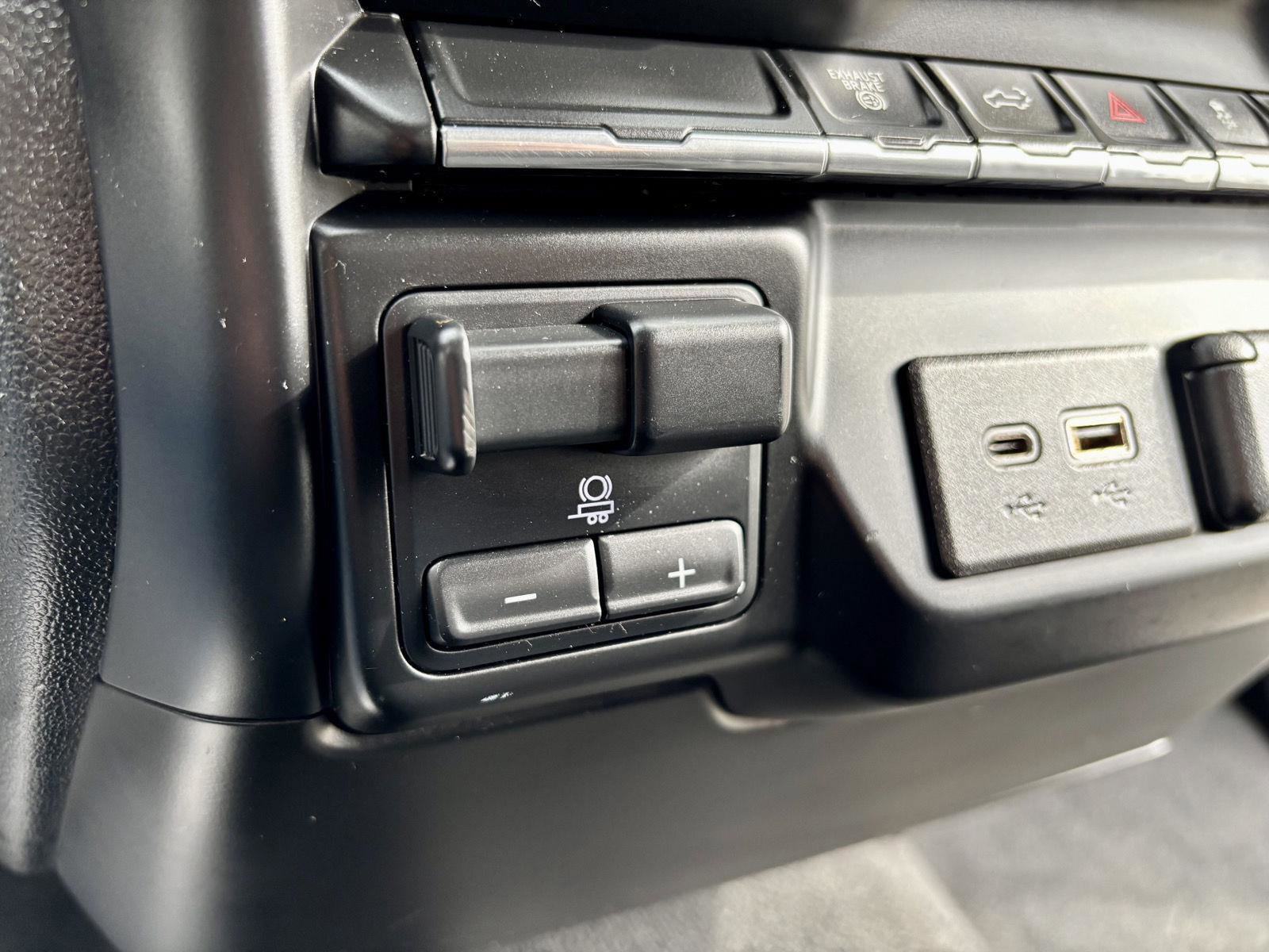 Used 2021 GMC Sierra 2500 SLE w/ SLE Value Package; image 5