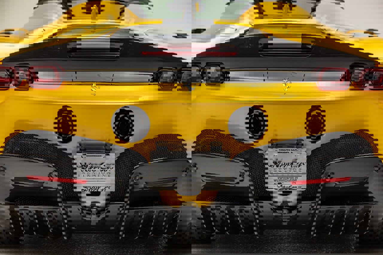 Used 2023 Ferrari SF90 Spider image 18