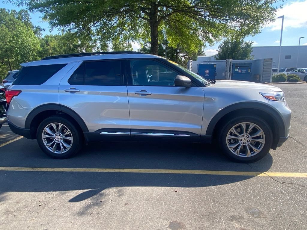Used 2023 Ford Explorer XLT w/ Equipment Group 202A AWD/4WD image 2